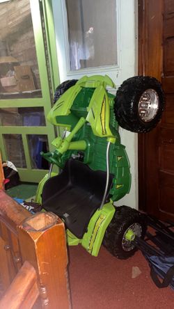 Power Wheels Ninaj Turtle Electric Kids Car. BATTERY STILL THERE.