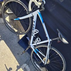 TREK ROAD BIKE