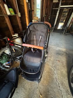 Mompush stroller with cup holder/organizer