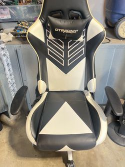 Gaming Chairs and Adjustable Desk