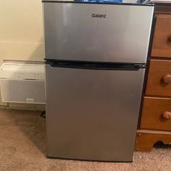 Galanz Mini Fridge 