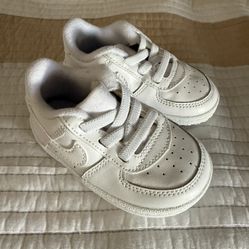 Nike Force 1 Crib pre-walkers in triple white.  Sz 4C
