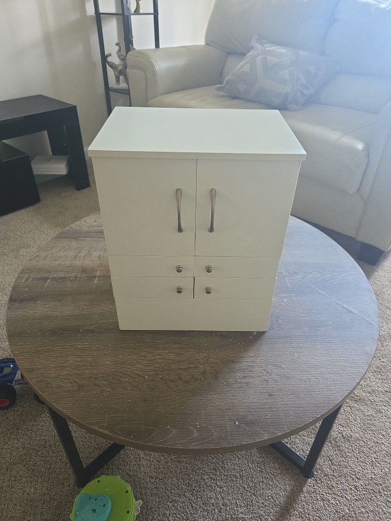 Make Up Dresser 