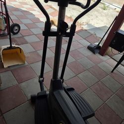 Golds Gym elliptical Machine