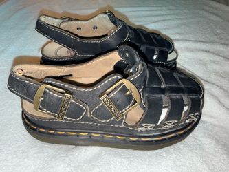 Size 6 women’s doc martins sandals
