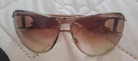 Dior sunglasses for women never been used