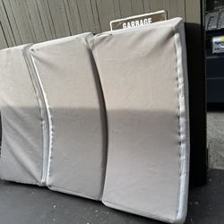 Three-piece folding twin-double mattress. 