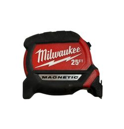 MILWAUKEE TAPE MEASURER *33945
