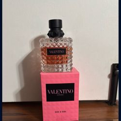 Valentino Donna Born In Roma
