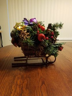 Holiday Floral Sleigh