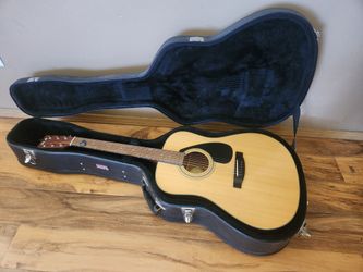 YAMAHA F325D Guitar with case