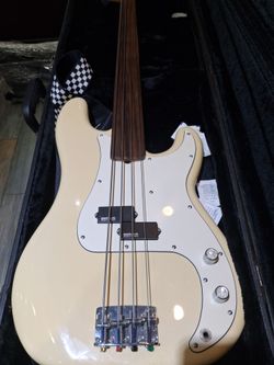 Vintage fender basa