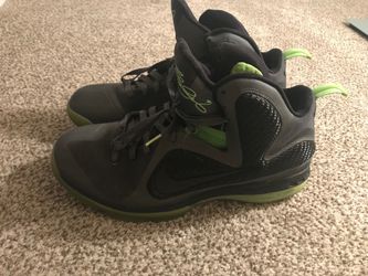 Nike (READ DESCRIPTION)
