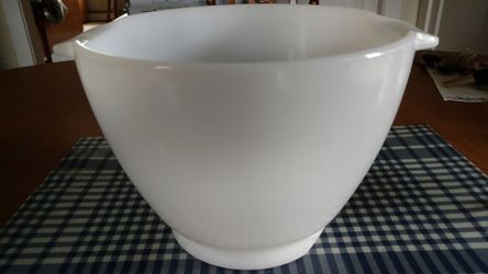 Vintage Kenwood large white milk glass bowl