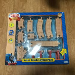 SEALED Thomas And Friends  Wooden Railway 5-in-1 Track Layout Pack 34 Pieces
