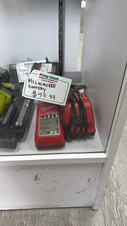 Milwaukee M12 and M18 Multi-Voltage Battery Charger