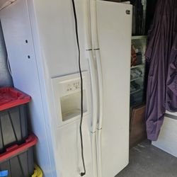 LG refrigerator Freezer With Ice Maker 