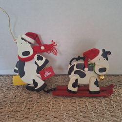 PAIR OF AVON HOLLY JOLLY COWS ORNAMENTS 