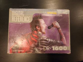 DR 1000 Series Wireless Microphone Set.