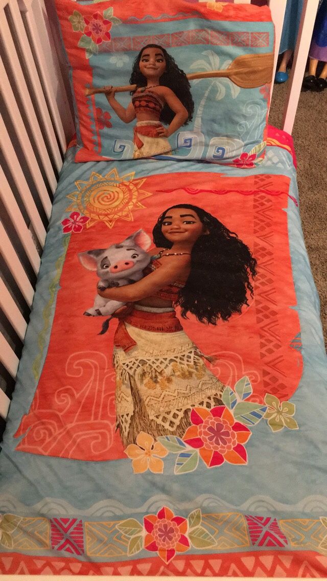 Toddler size Moana bedding set