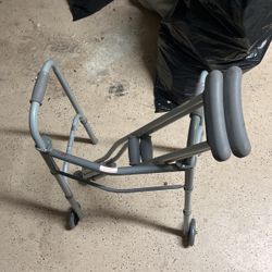 Walker / Crutches 