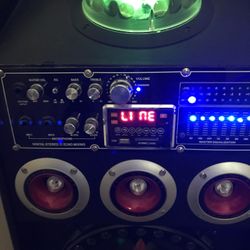 Nice speaker/Music System with Microphone. Flashing Lights!