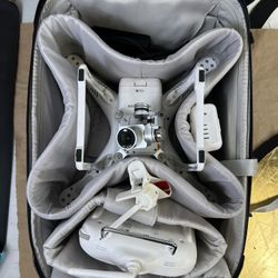 Crashed DJI Phantom Quadrocopter Drone With Hard She’ll Carrying Case, 2 Batteries, Charger, Remote 
