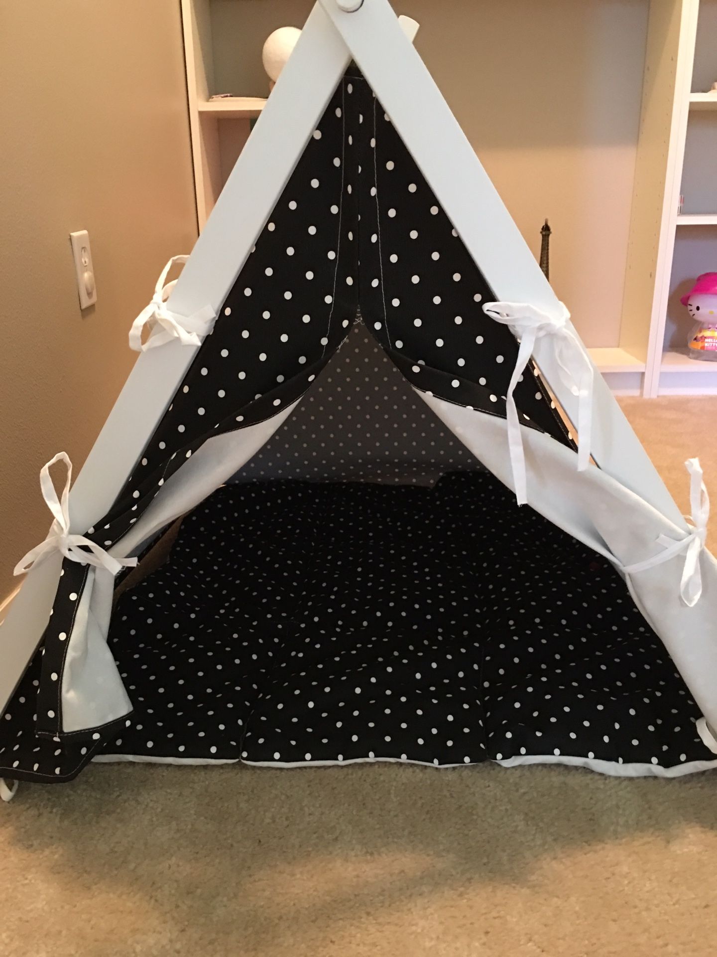 little dove Dog Teepee Large Pet Tent Furniture Cat and Dog Bed with Pad 35 Inch
