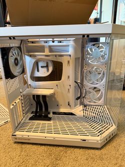 Hyte Y70 case