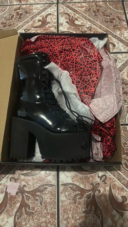 Dolls Kills Size 5 Women’s