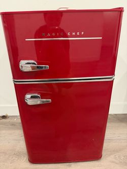 Magic Chef Retro Mini Fridge – Red