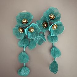 Women’s green flower tassel earrings
