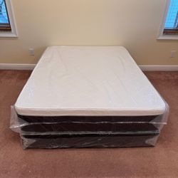 Queen mattress pillow top set with box spring (2pc - new) 