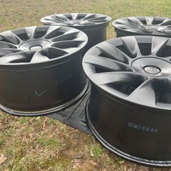 4 - 2023 tesla model y wheels 20 oem 