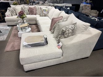 Beautiful cozy sectional! 😍✅🤩 easy financing!