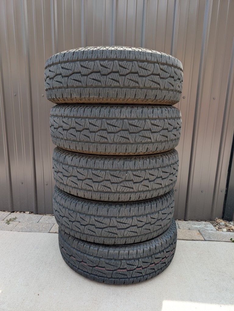 Set of 5 Bridgestone Dueler AT tires. 255/70/18
