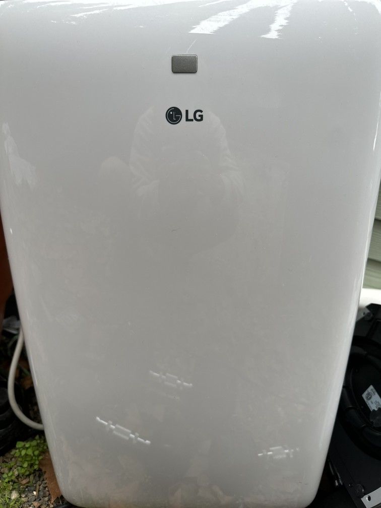 Portable AC Unit Excellent Condition By LG
