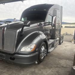 T 680  KW 2016 Cummins ISX 15,  STD 10 Speed