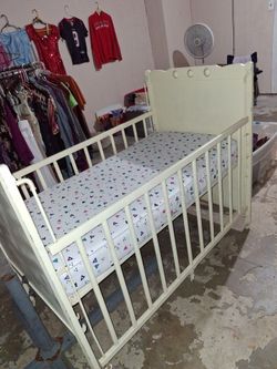 Crib whit mattress