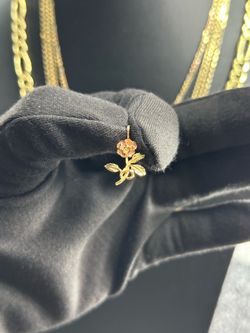 14kt Solid Gold Rose Pendant / Colgante de Rosa en Oro 14kt