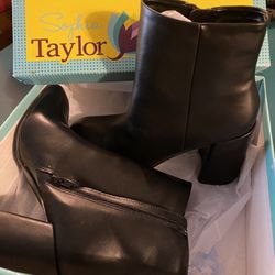 Sophia Taylor. Never Worn. Size 9