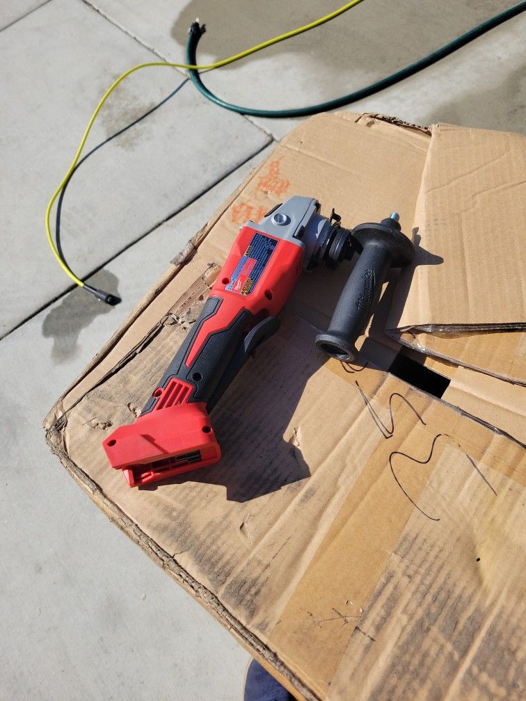 MILWAUKEE FUEL GRINDER