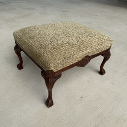 Ottoman Footstool Wooden Frame and legs Padded Fabric Top Ornate Design GREAT CONDITION 28”x 23” x 18” tall  Pick up in Deer Park Texas 77537
