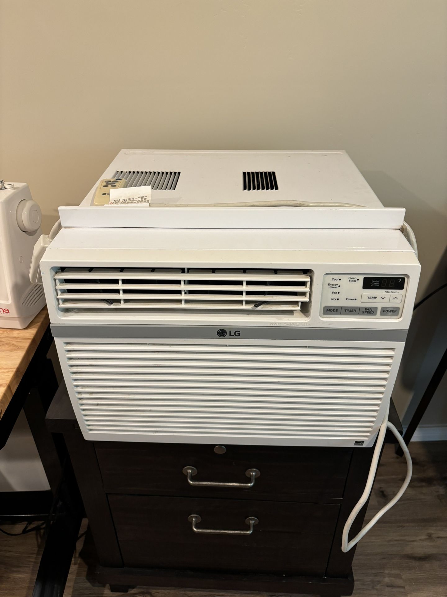 LG LW1015ER: 10,000 BTU Window Air Conditioner