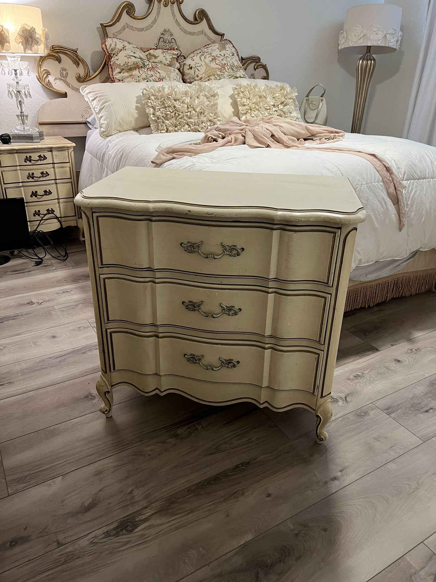 Vintage French Provincial Dresser GREAT FIND!!