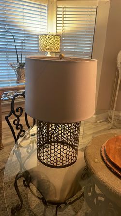 Metal Lattice Table Lamp with Drum Shade