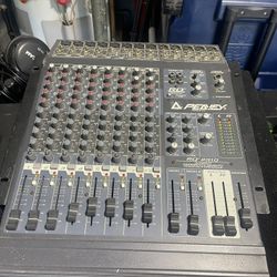 8 CHANELS  PEAVEY MIXER