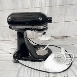 Black Kitchen Aid Mixer.. No Bowl 2 Attachments Brand New 