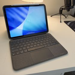 iPad Pro With Apple Pencil & Logitech Keyboard Case