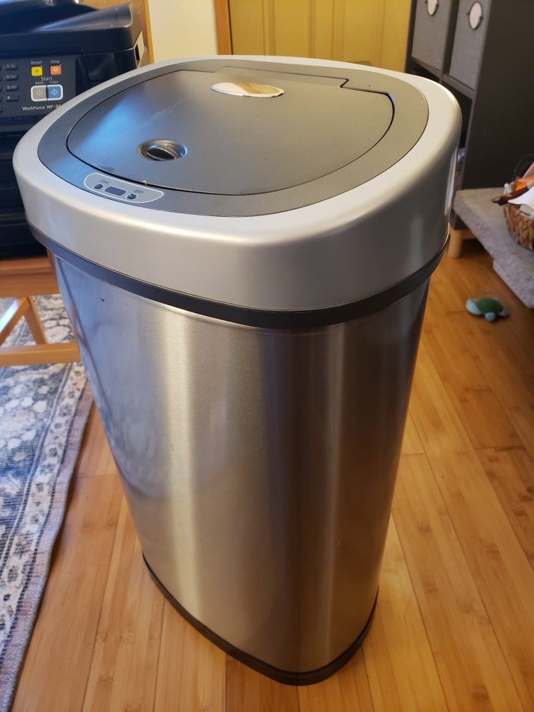 Free Kitchen Garbage Can